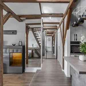 Spacious Sky Carmelite Apartment