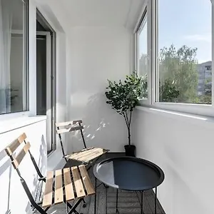 Goldenhugo Apartment