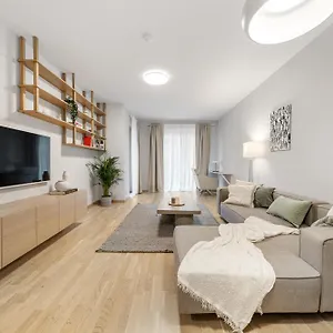 Cozy 55m2 Zverynas Retreat With Apartment