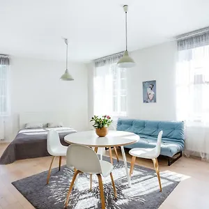 Apartment Bright & Cozy Studio In Old Town