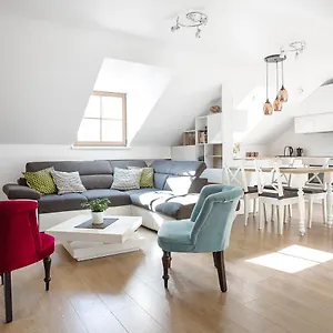 Baron's Arthouse Apartment *