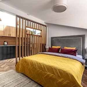 Apartment Stylish And Modern Cathedral Square Studio