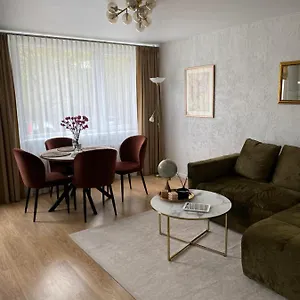 Cozy Close To City Center Apartment *