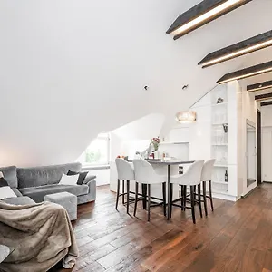 Charming Attic By Old Town! *