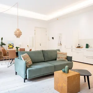 Apartment Spacious & Cozy Close To Old Town *