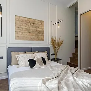 Free Parking Old Town Station With Balcony Apartment *