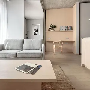 Cozy Japanese Oasis With Balcony, Gramophone, Netflix