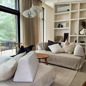 Ivis House By The Holiday home *