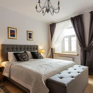Stylish & Modern Studio Old Town By Houseys *