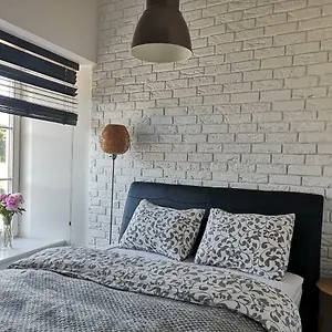 Nice And Cozy Studio By Urban Rent Apartment