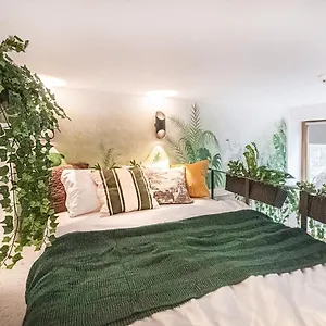 Apartment Jungle In City Center By Urban Rent *